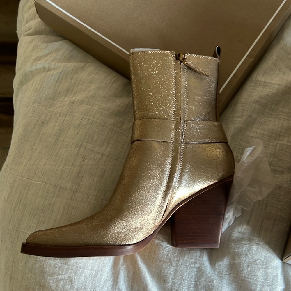 Dolce vita sparkly boots with box